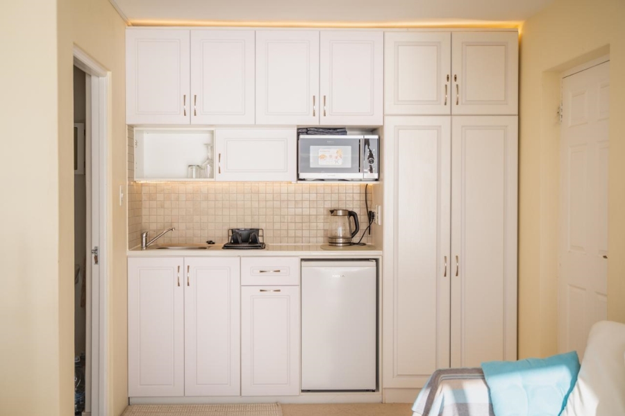 To Let 1 Bedroom Property for Rent in Glencairn Western Cape